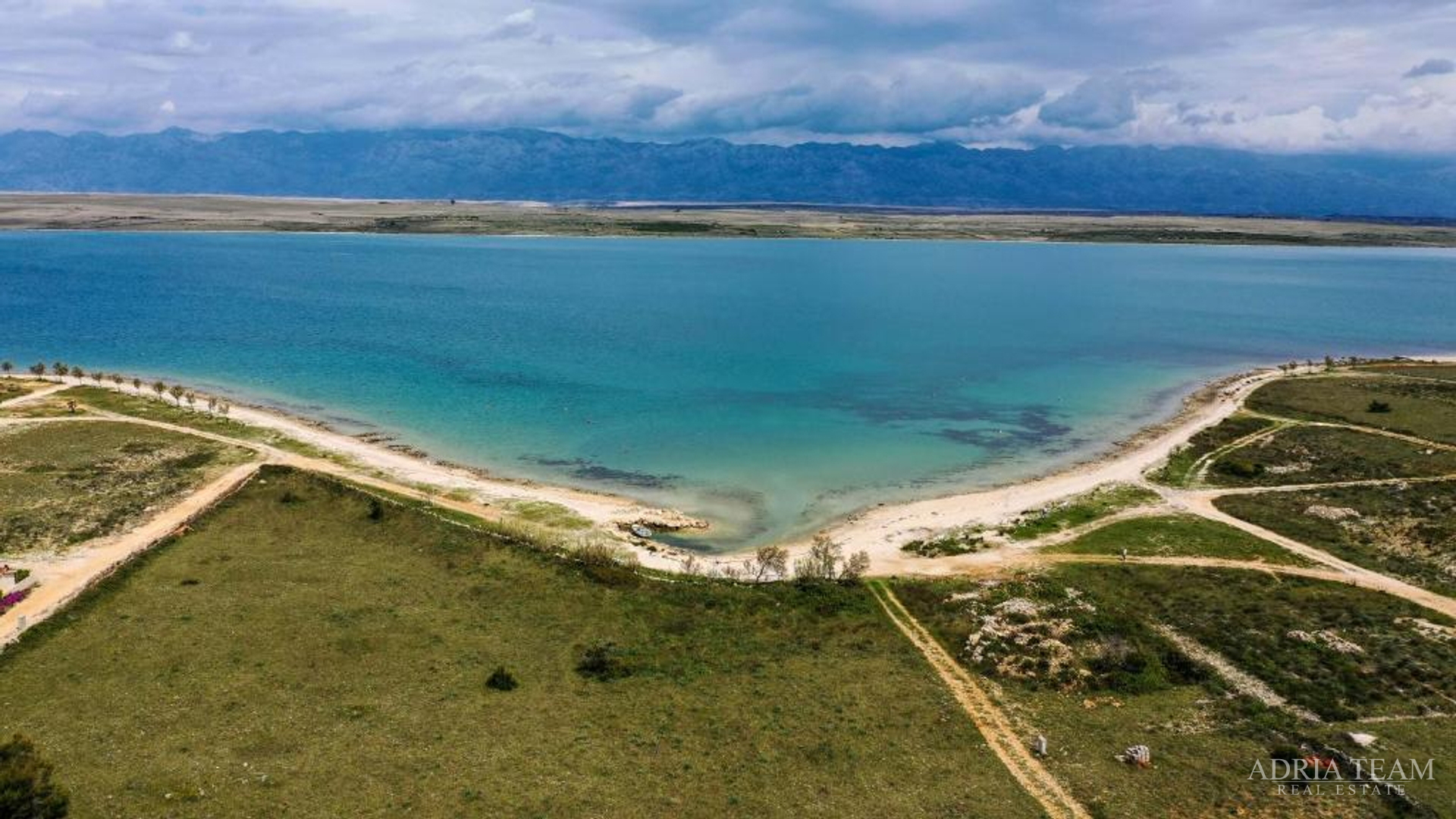 UNIQUE COMPLEX FOR TOURIST RENTAL! 180 m FROM THE SEA! VIR - ZADAR