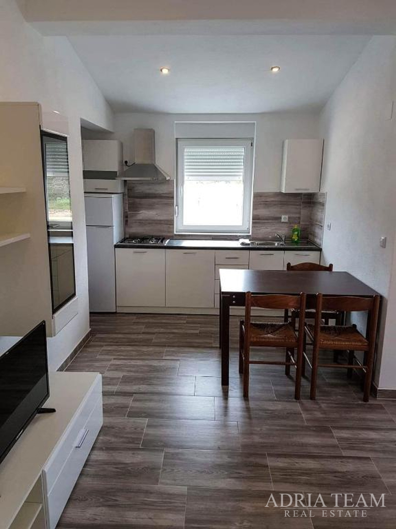 UNIQUE COMPLEX FOR TOURIST RENTAL! 180 m FROM THE SEA! VIR - ZADAR