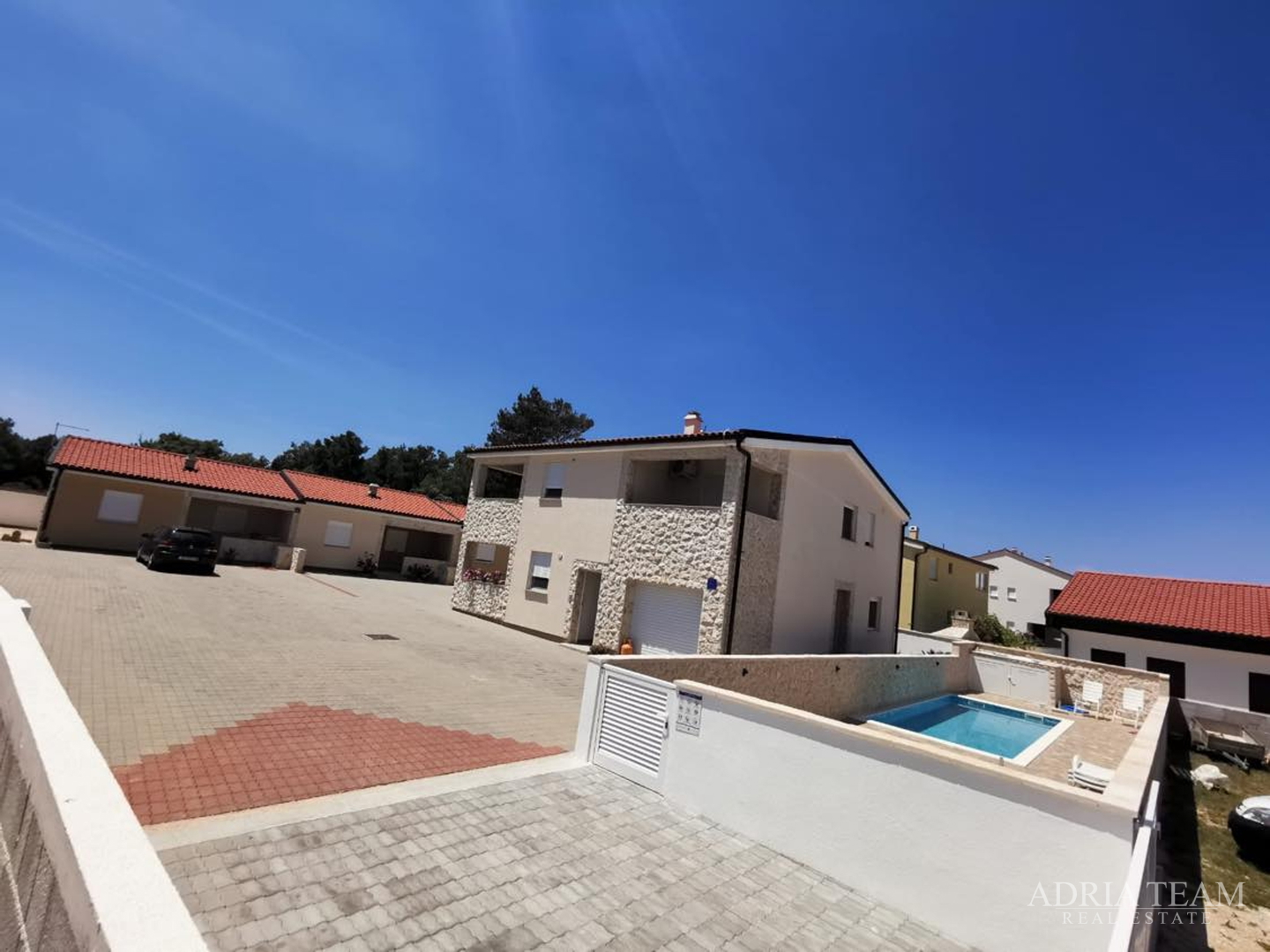 UNIQUE COMPLEX FOR TOURIST RENTAL! 180 m FROM THE SEA! VIR - ZADAR