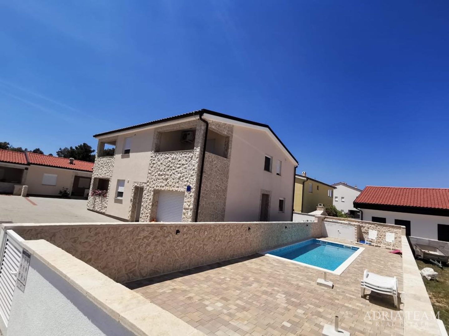 UNIQUE COMPLEX FOR TOURIST RENTAL! 180 m FROM THE SEA! VIR - ZADAR