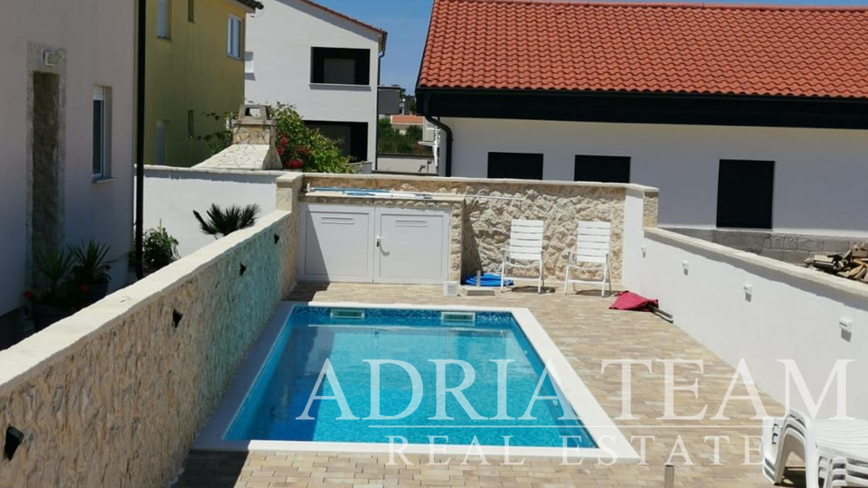 UNIQUE COMPLEX FOR TOURIST RENTAL! 180 m FROM THE SEA! SOURCE - ZADAR