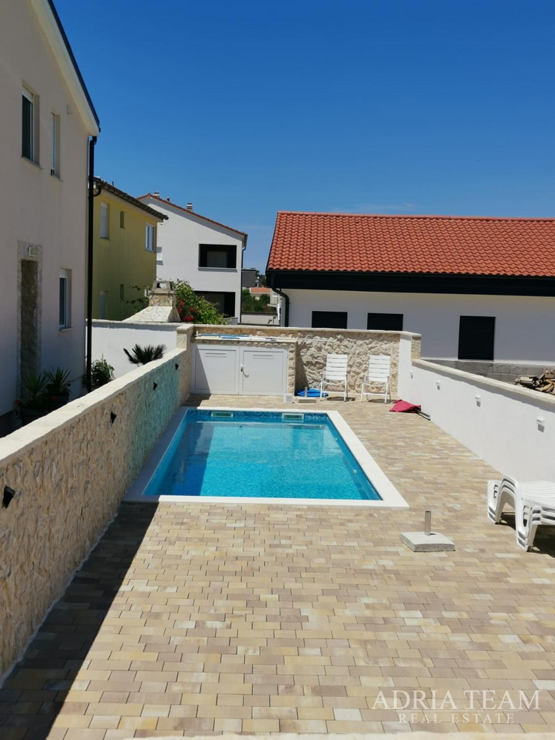 UNIQUE COMPLEX FOR TOURIST RENTAL! 180 m FROM THE SEA! VIR - ZADAR