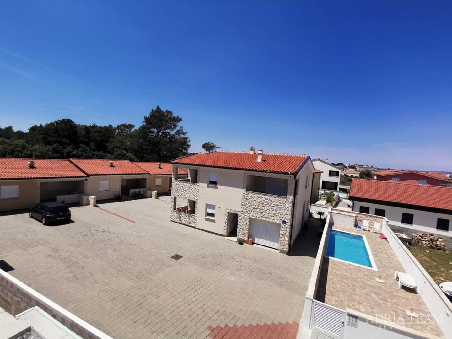 UNIQUE COMPLEX FOR TOURIST RENTAL! 180 m FROM THE SEA! VIR - ZADAR