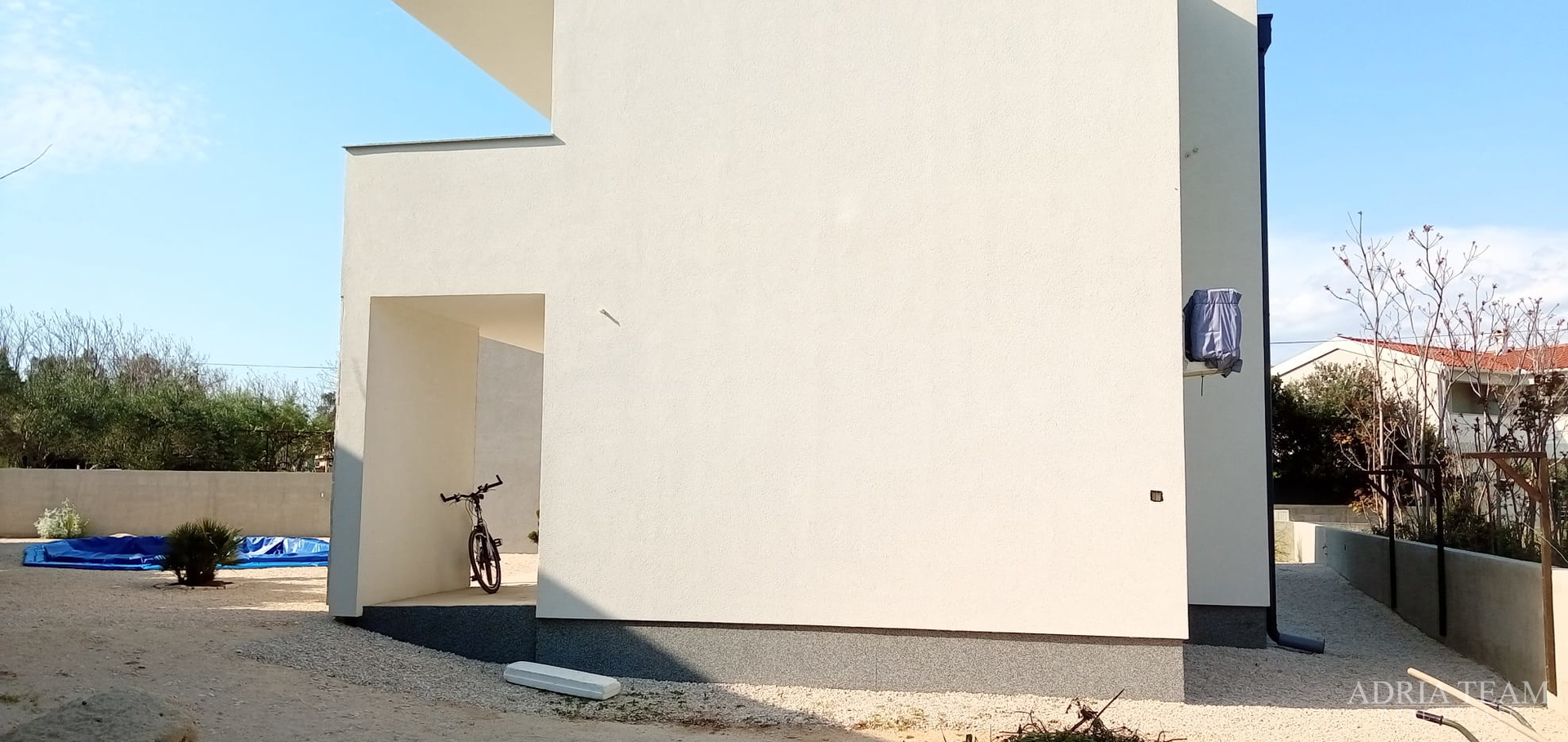 OBITELJSKA VILA S BAZENOM, VIR