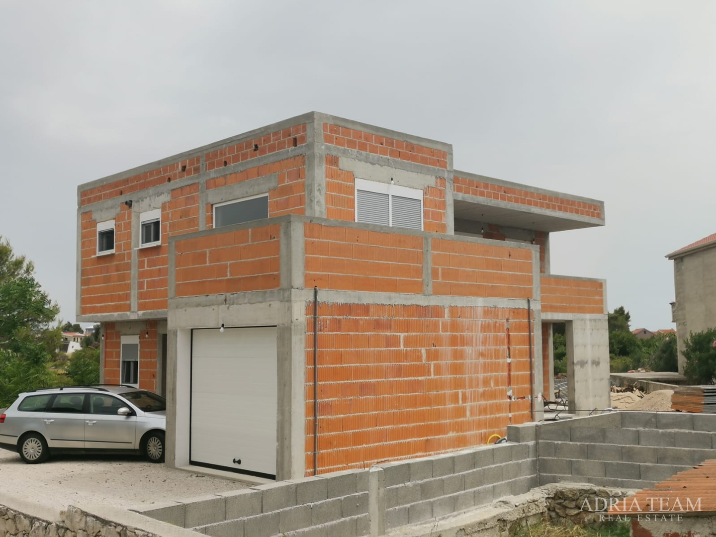 OBITELJSKA VILA S BAZENOM, VIR