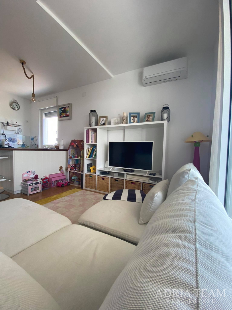APARTMAN S 3 SPAVAĆE SOBE, 1. RED DO MORA, POVLJANA - PAG