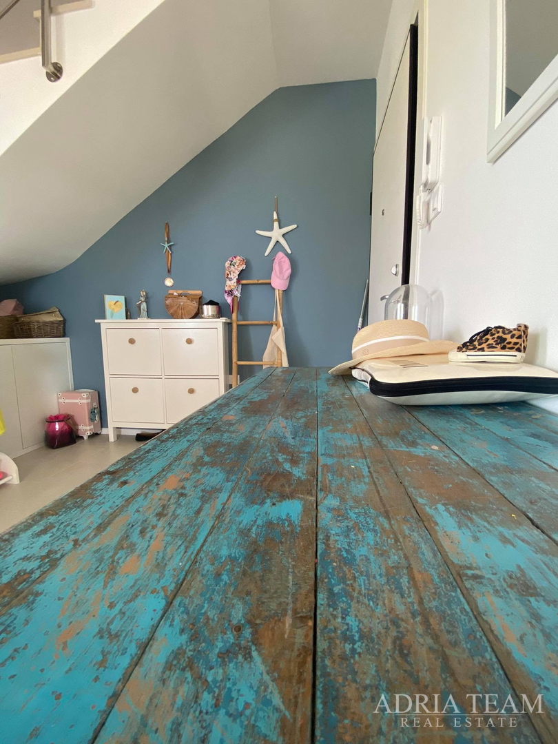 APARTMAN S 3 SPAVAĆE SOBE, 1. RED DO MORA, POVLJANA - PAG