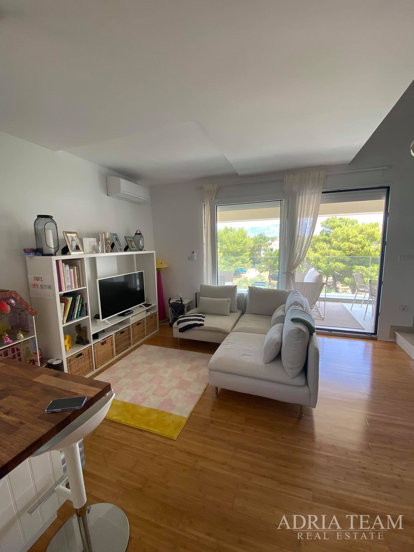APARTMAN S 3 SPAVAĆE SOBE, 1. RED DO MORA, POVLJANA - PAG