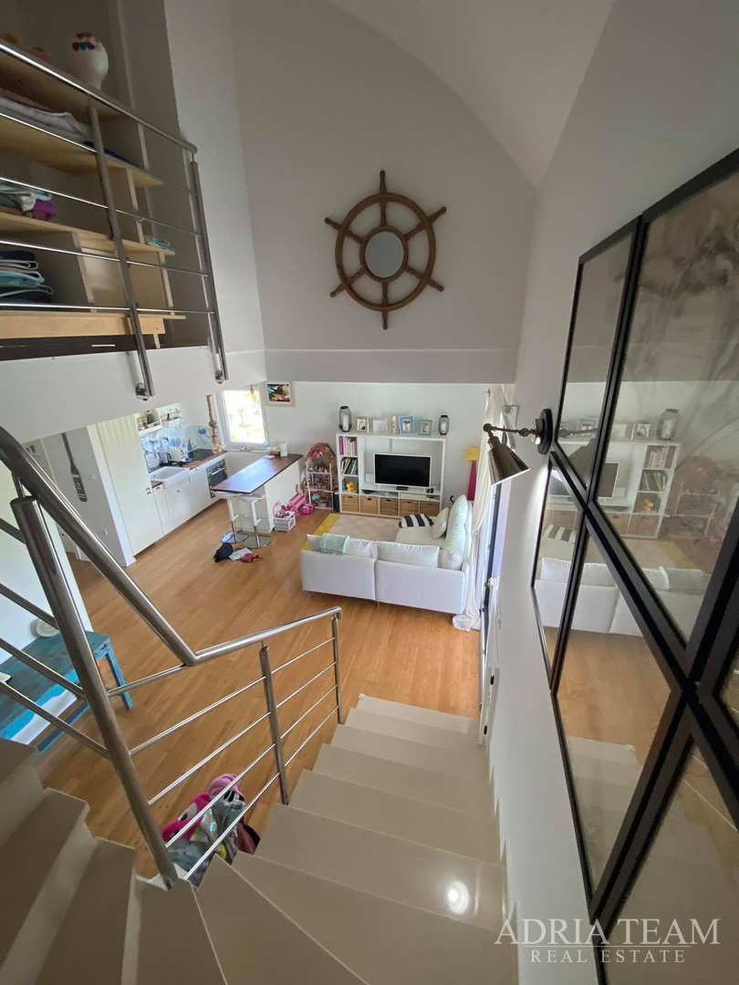 APARTMAN S 3 SPAVAĆE SOBE, 1. RED DO MORA, POVLJANA - PAG