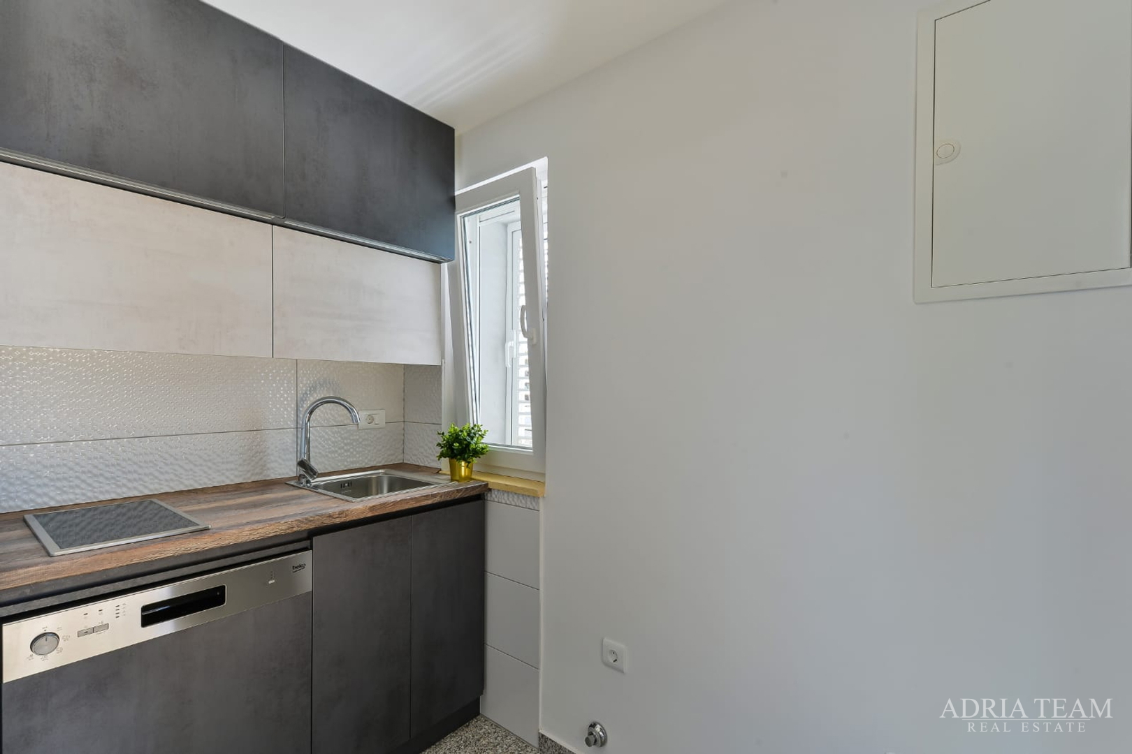 KUĆA NOVOGRADNJA S POGLEDOM NA MORE, ZADAR - DIKLOVAC