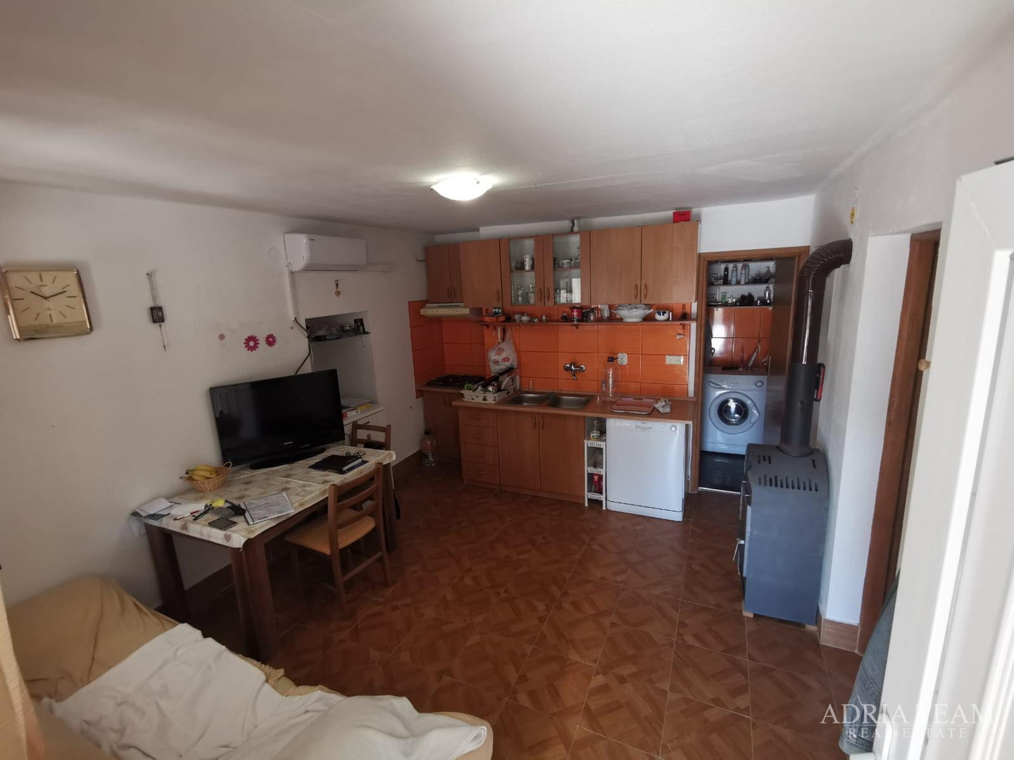 KUĆA S 2 STAMBENE JEDINICE, 230 m OD MORA, VIR