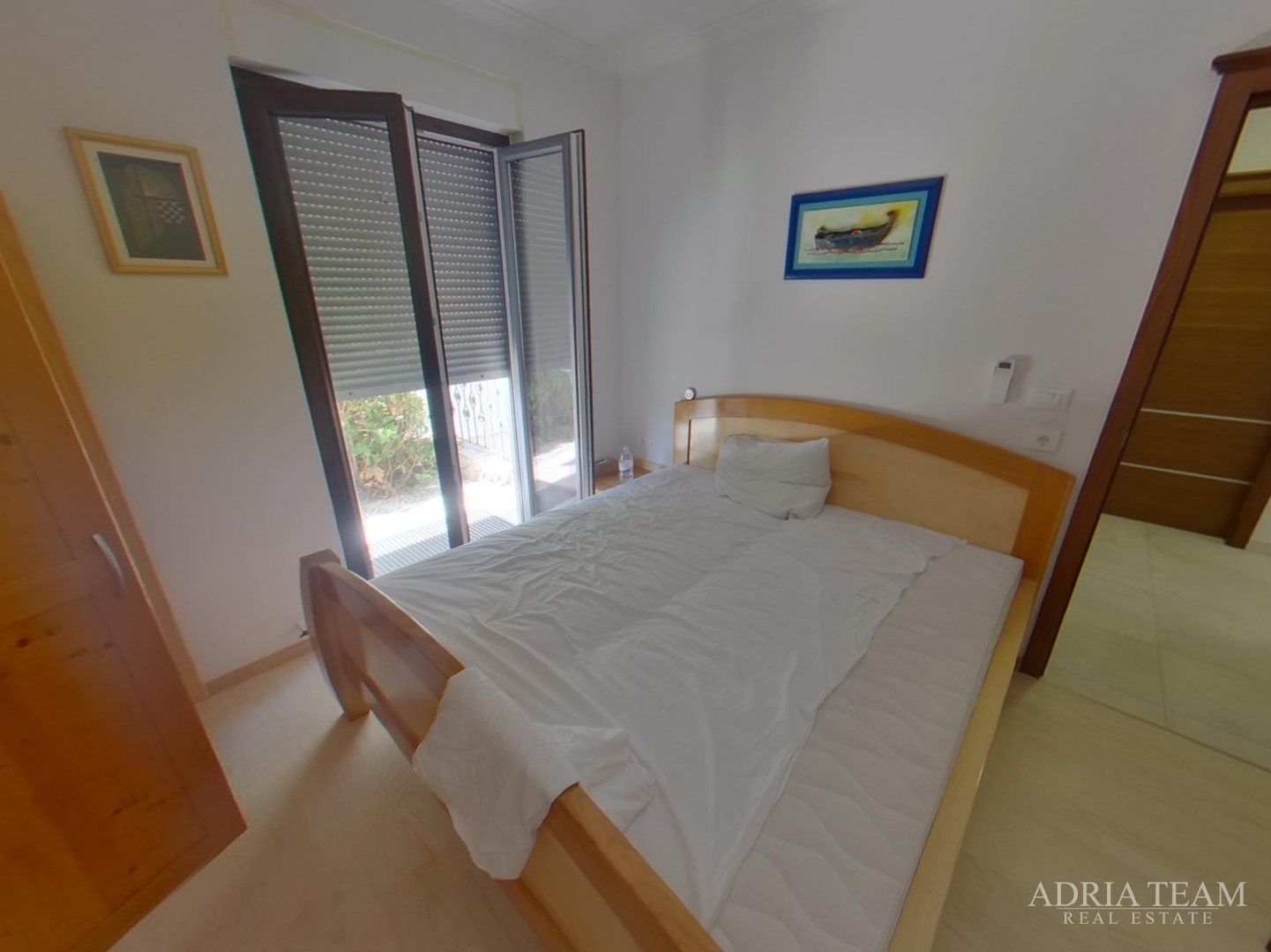 TOP-QUALITY GROUND FLOOR APARTMENT WITH A POOL, FIRST ROW TO THE SEA!!! POVLJANA - PAG