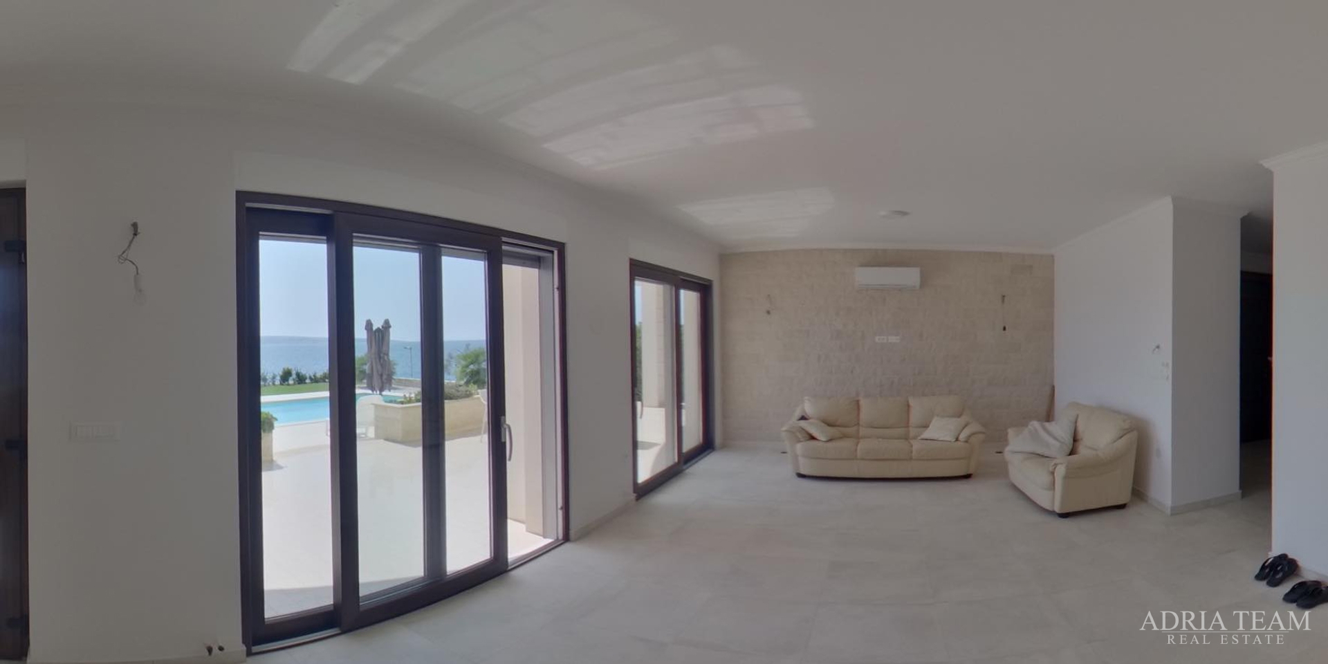 TOP-QUALITY GROUND FLOOR APARTMENT WITH A POOL, FIRST ROW TO THE SEA!!! POVLJANA - PAG