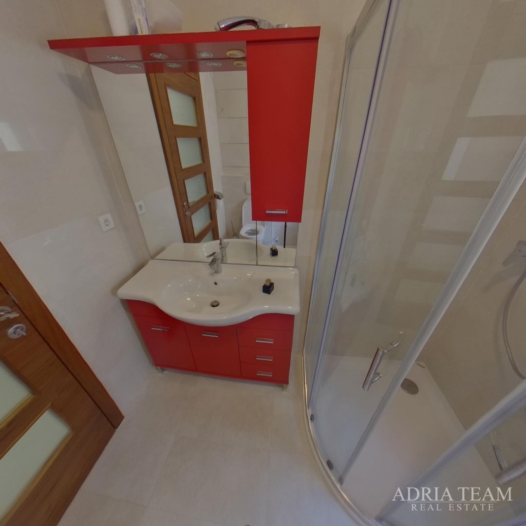 TOP-QUALITY GROUND FLOOR APARTMENT WITH A POOL, FIRST ROW TO THE SEA!!! POVLJANA - PAG