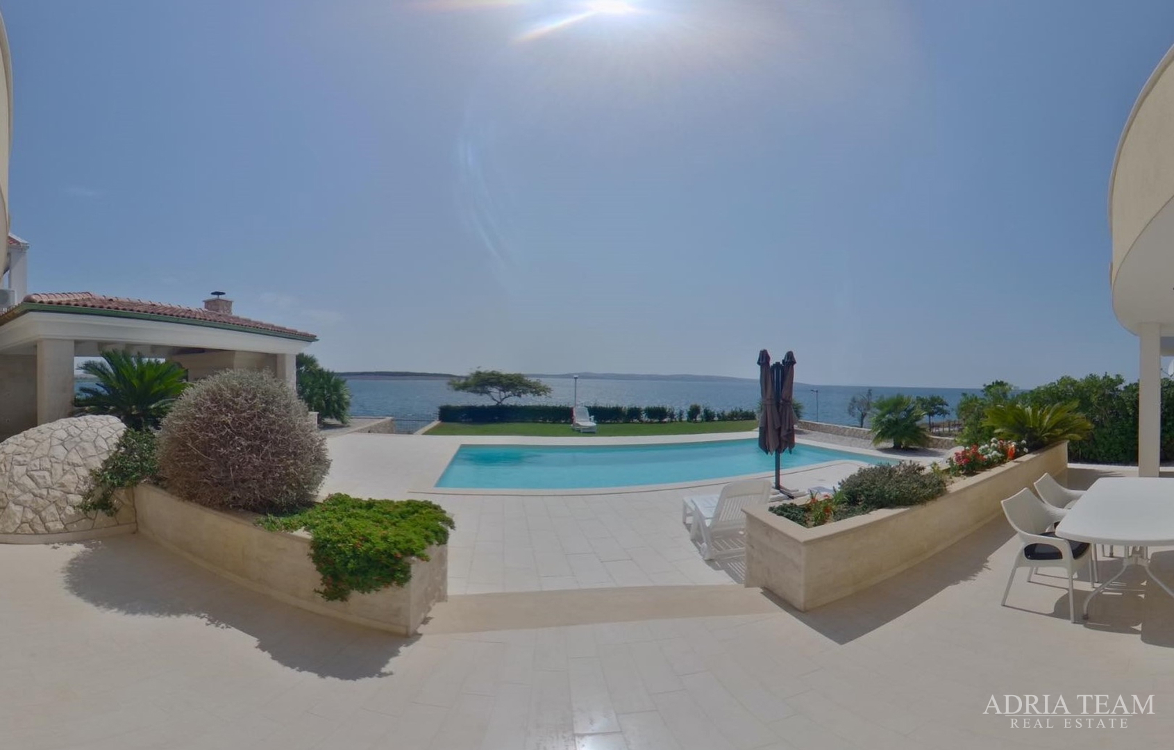 TOP-QUALITY GROUND FLOOR APARTMENT WITH A POOL, FIRST ROW TO THE SEA!!! POVLJANA - PAG