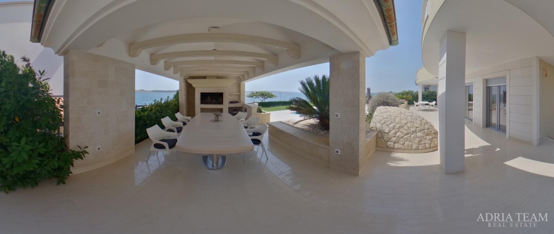 TOP-QUALITY GROUND FLOOR APARTMENT WITH A POOL, FIRST ROW TO THE SEA!!! POVLJANA - PAG