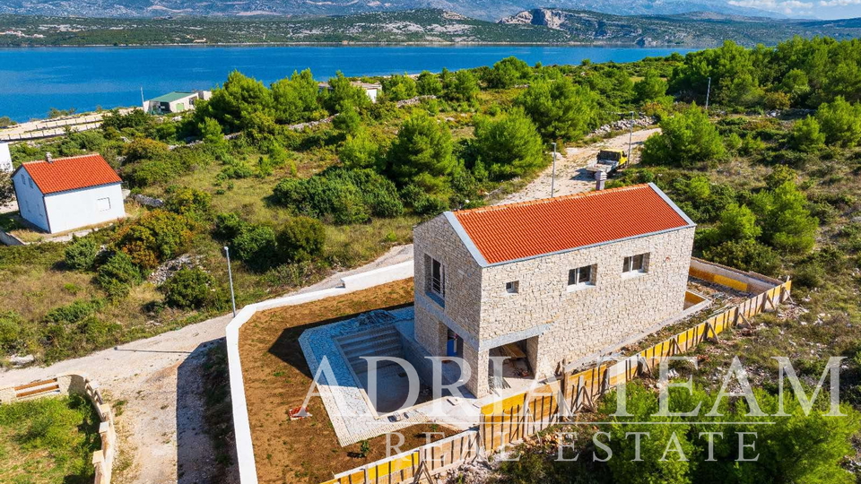 VILA S BAZÉNEM, 200 m OD MOŘE, NOVIGRAD - ZADAR