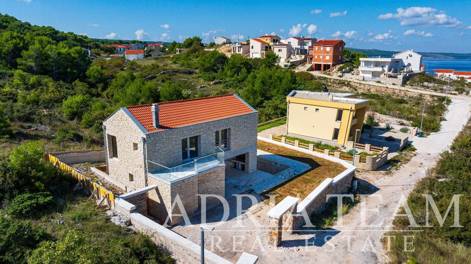 VILA S BAZÉNEM, 200 m OD MOŘE, NOVIGRAD - ZADAR