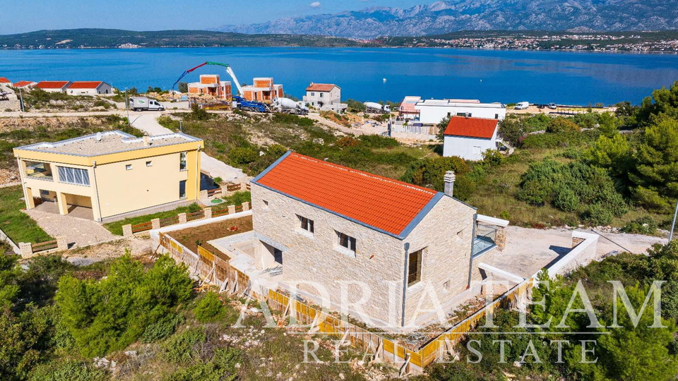 VILA S BAZÉNEM, 200 m OD MOŘE, NOVIGRAD - ZADAR