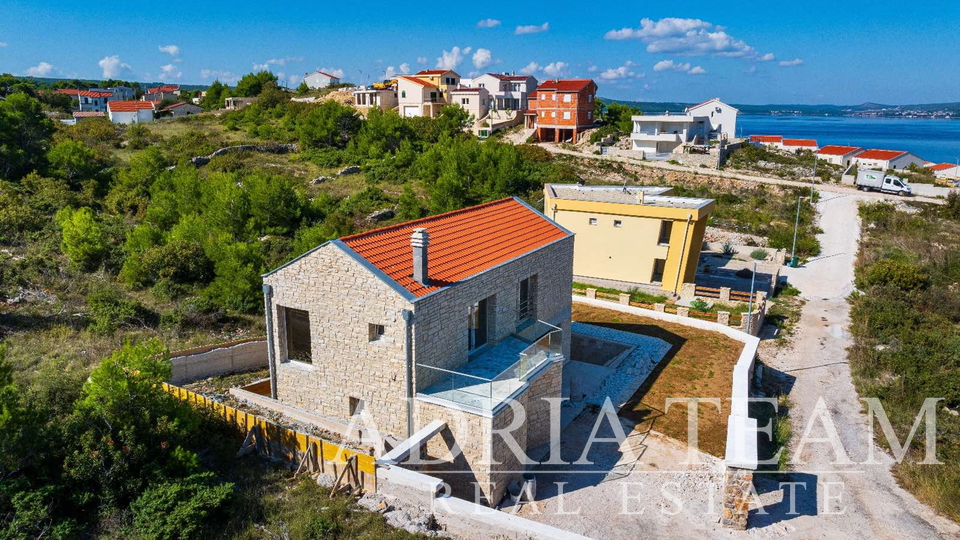 VILLA WITH POOL, 200 m FROM THE SEA, NOVIGRAD - ZADAR