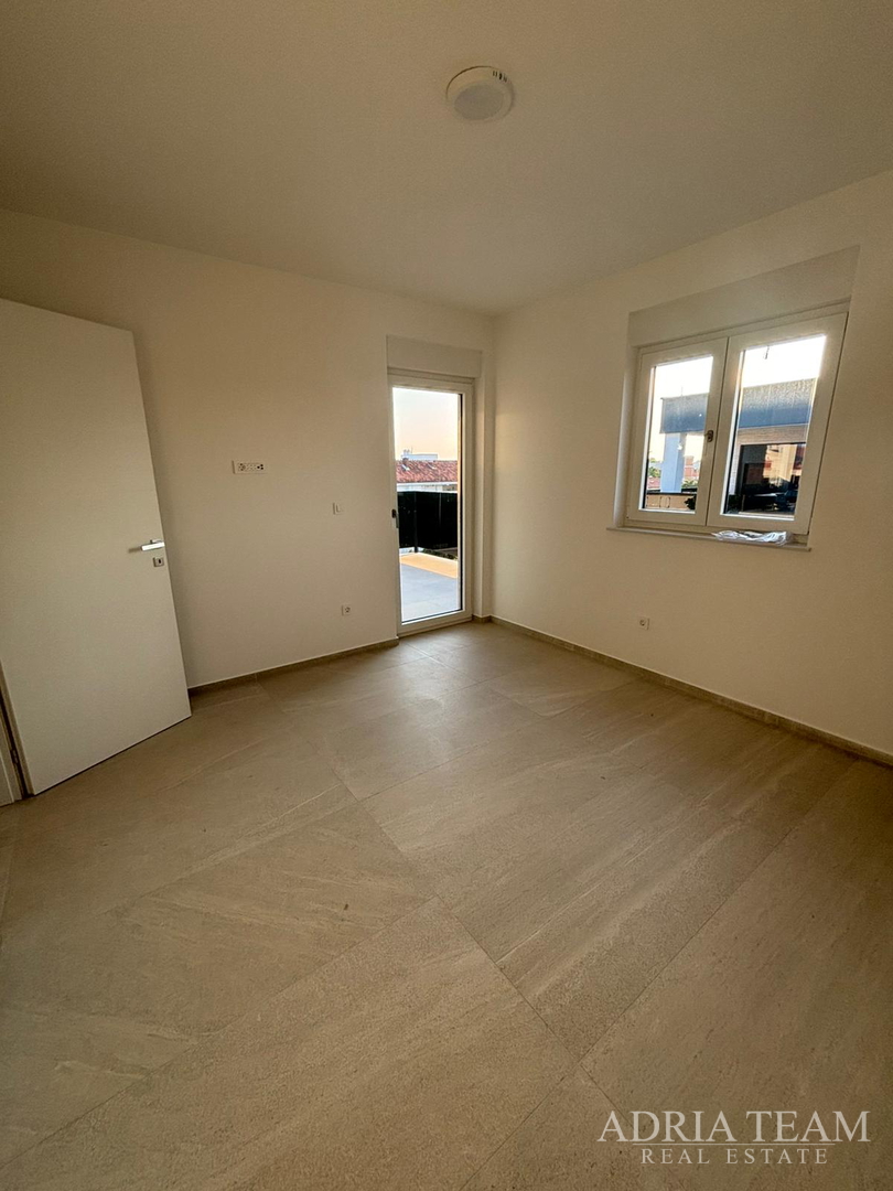 APARTMENT NEAR THE BEACH, NEW CONSTRUCTION, 150 m FROM THE SEA - PRIVLAKA