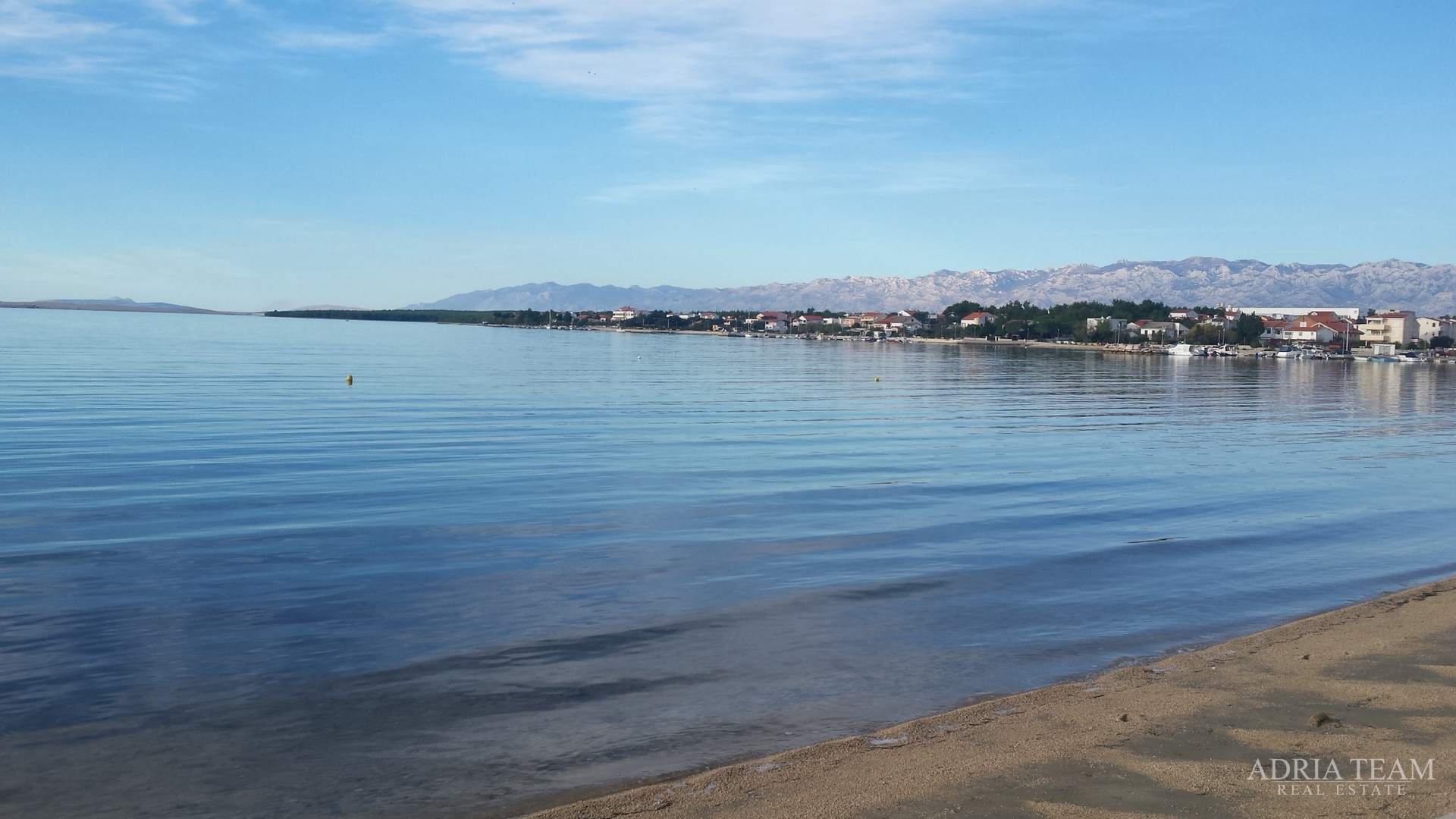 AUSGEZEICHNETE GELEGENHEIT! RUHIGE UND STILLE LAGE - BAULAND MIT REGELMÄSSIGER FORM, 500 M VOM MEER ENTFERNT, VRSI - ZADAR
