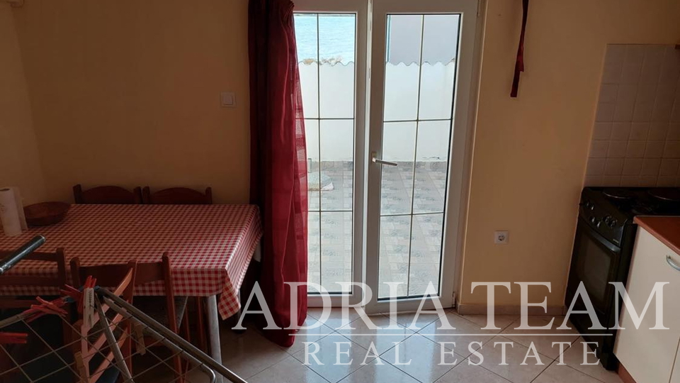 APARTMENT WITH 2 BEDROOMS AND SEA VIEW, 50 m FROM THE SEA, POVLJANA - PAG