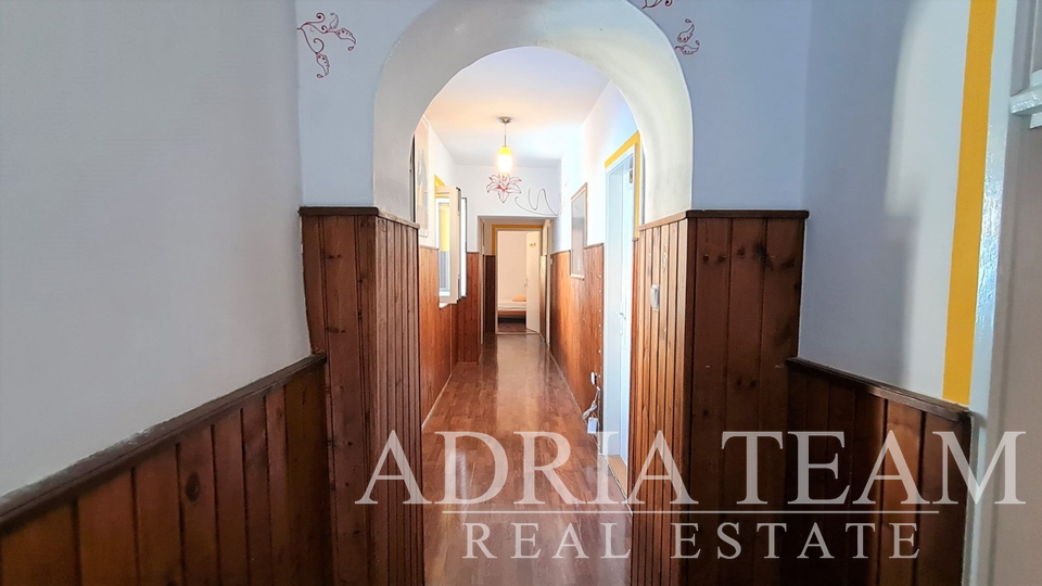 HOUSE WITH OFFICE SPACE, GREAT OPPORTUNITY !! ARBANASI - ZADAR