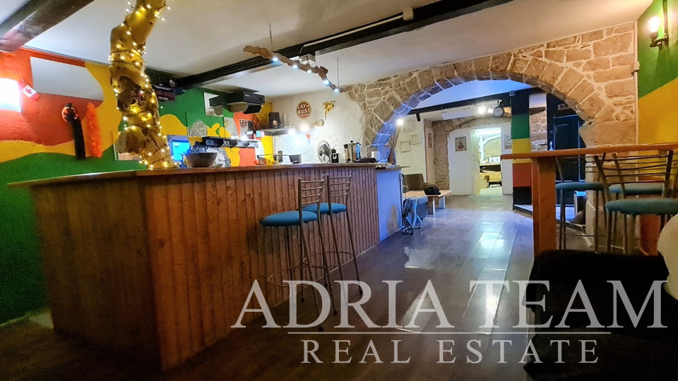 HOUSE WITH OFFICE SPACE, GREAT OPPORTUNITY !! ARBANASI - ZADAR