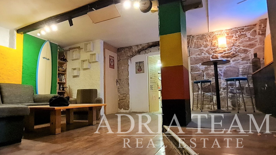 HOUSE WITH OFFICE SPACE, GREAT OPPORTUNITY !! ARBANASI - ZADAR