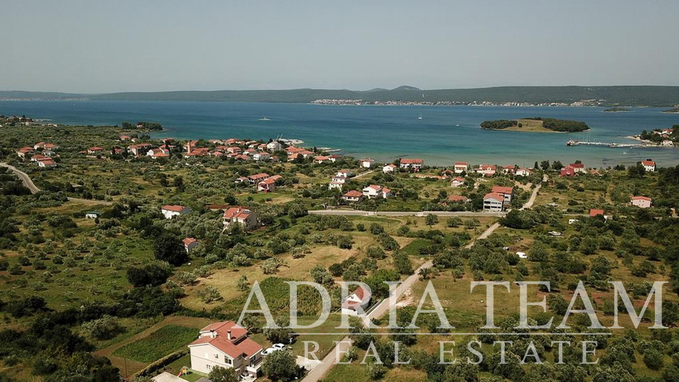 GRAĐEVINSKO ZEMLJIŠTE, IZVRSNA POZICIJA, 200 m OD MORA, PAŠMAN - MRLJANE