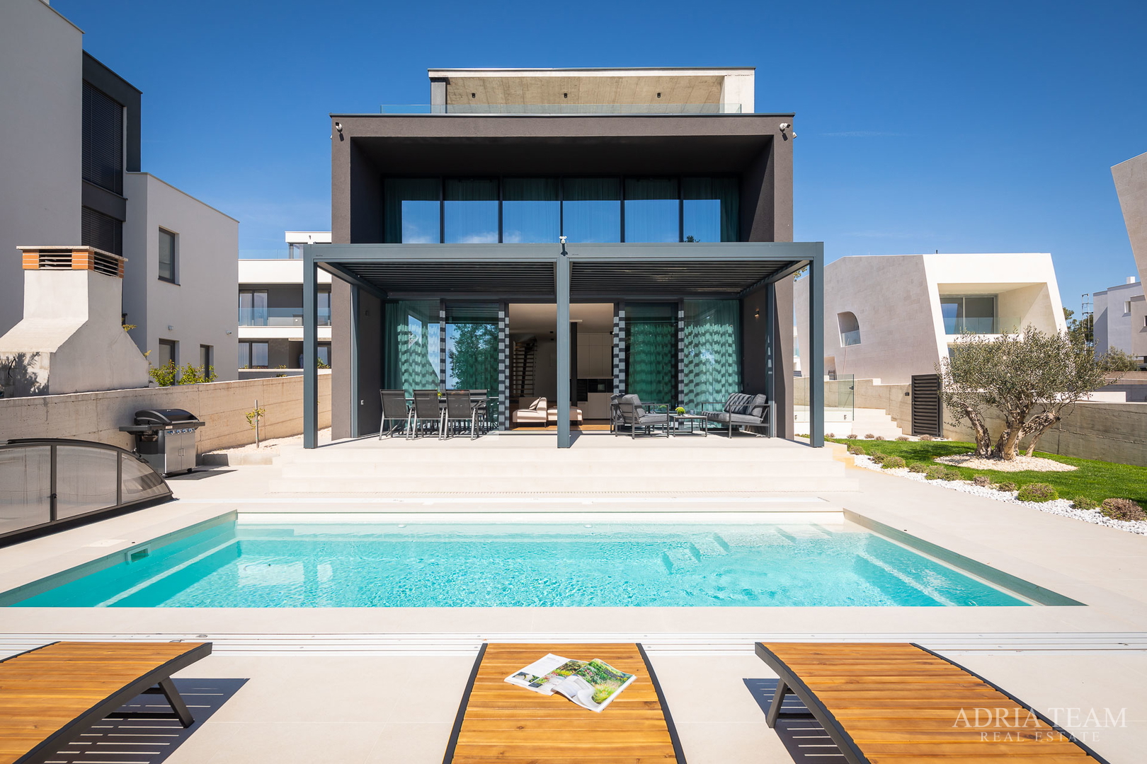 Luxusvilla mit Pool, 50 m vom Meer entfernt, Petrčane - Zadar
