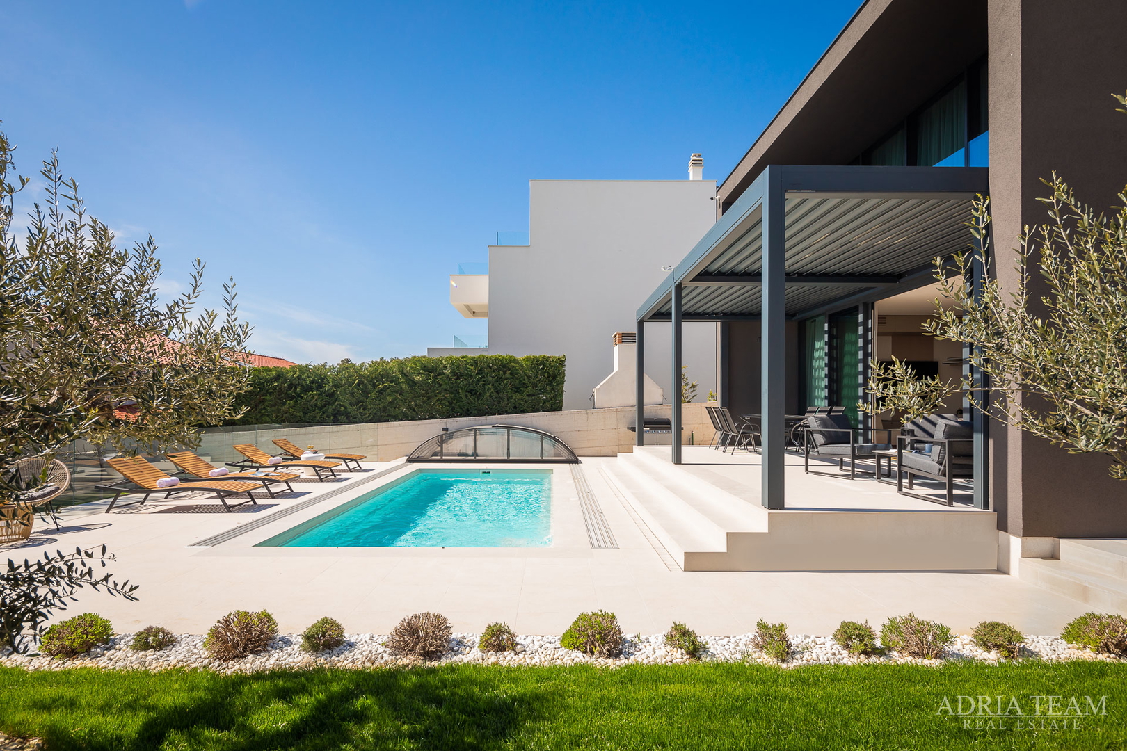 Luxusvilla mit Pool, 50 m vom Meer entfernt, Petrčane - Zadar