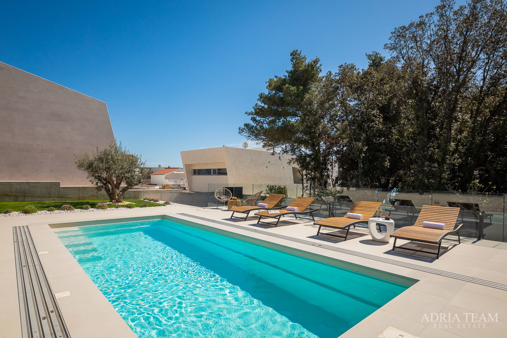 Luxusvilla mit Pool, 50 m vom Meer entfernt, Petrčane - Zadar