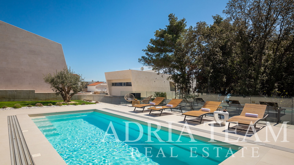 LUXURY VILLA WITH POOL, 50 M FROM THE SEA, PETRČANE - ZADAR