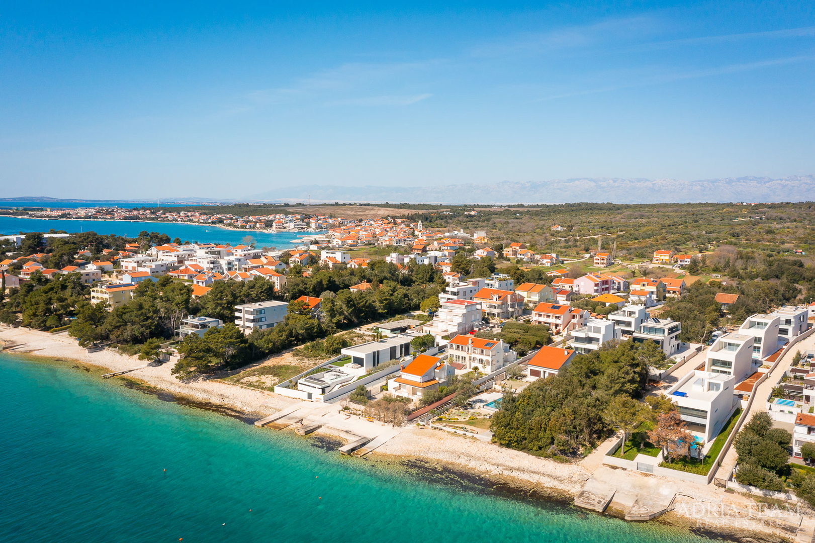Luxusvilla mit Pool, 50 m vom Meer entfernt, Petrčane - Zadar
