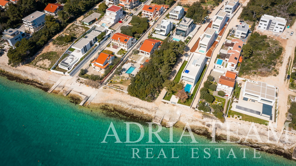 LUXURY VILLA WITH POOL, 50 M FROM THE SEA, PETRČANE - ZADAR