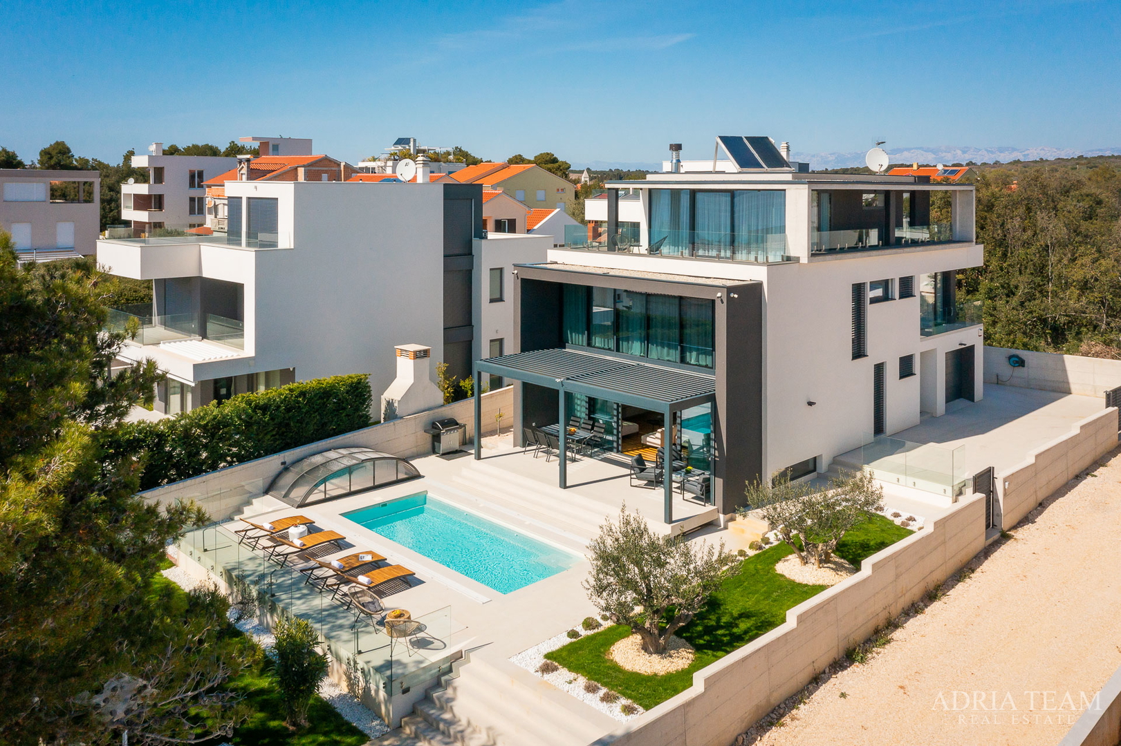 Luxusvilla mit Pool, 50 m vom Meer entfernt, Petrčane - Zadar