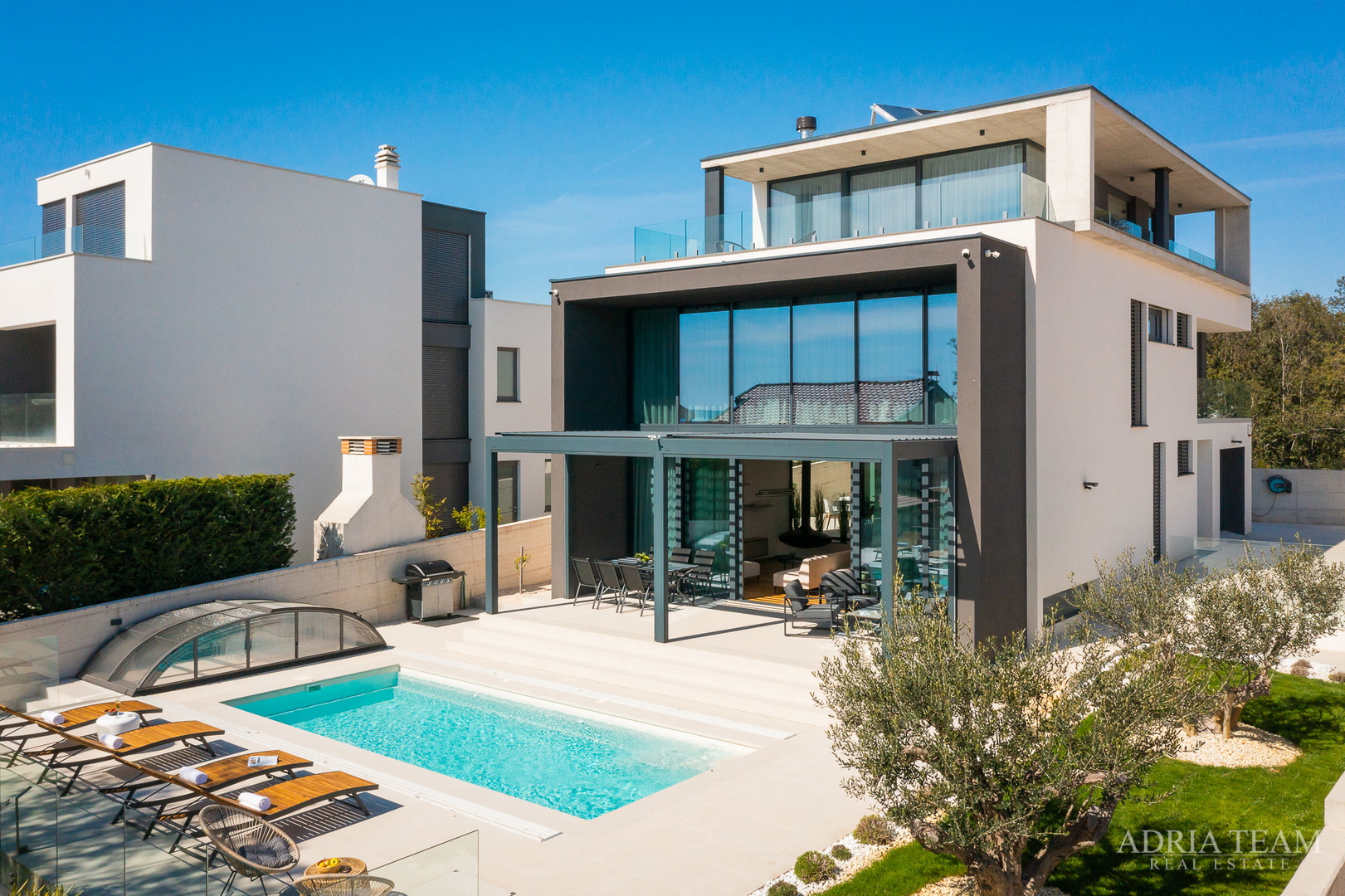 Luxusvilla mit Pool, 50 m vom Meer entfernt, Petrčane - Zadar