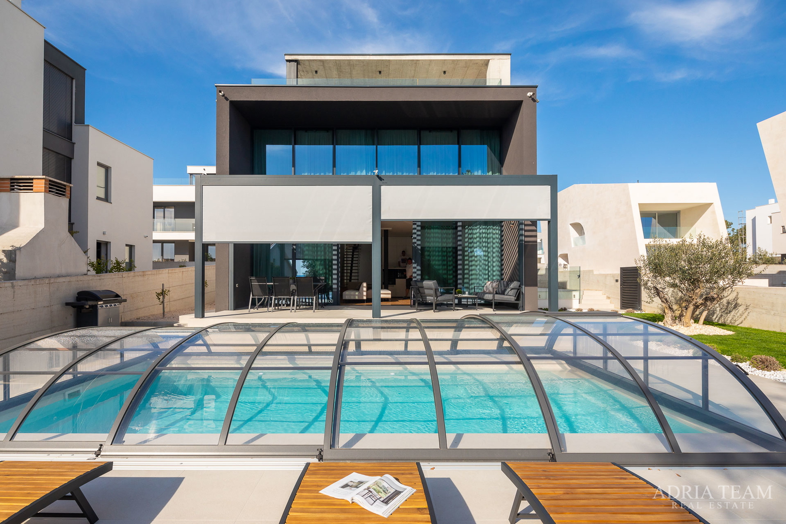 Luxusvilla mit Pool, 50 m vom Meer entfernt, Petrčane - Zadar