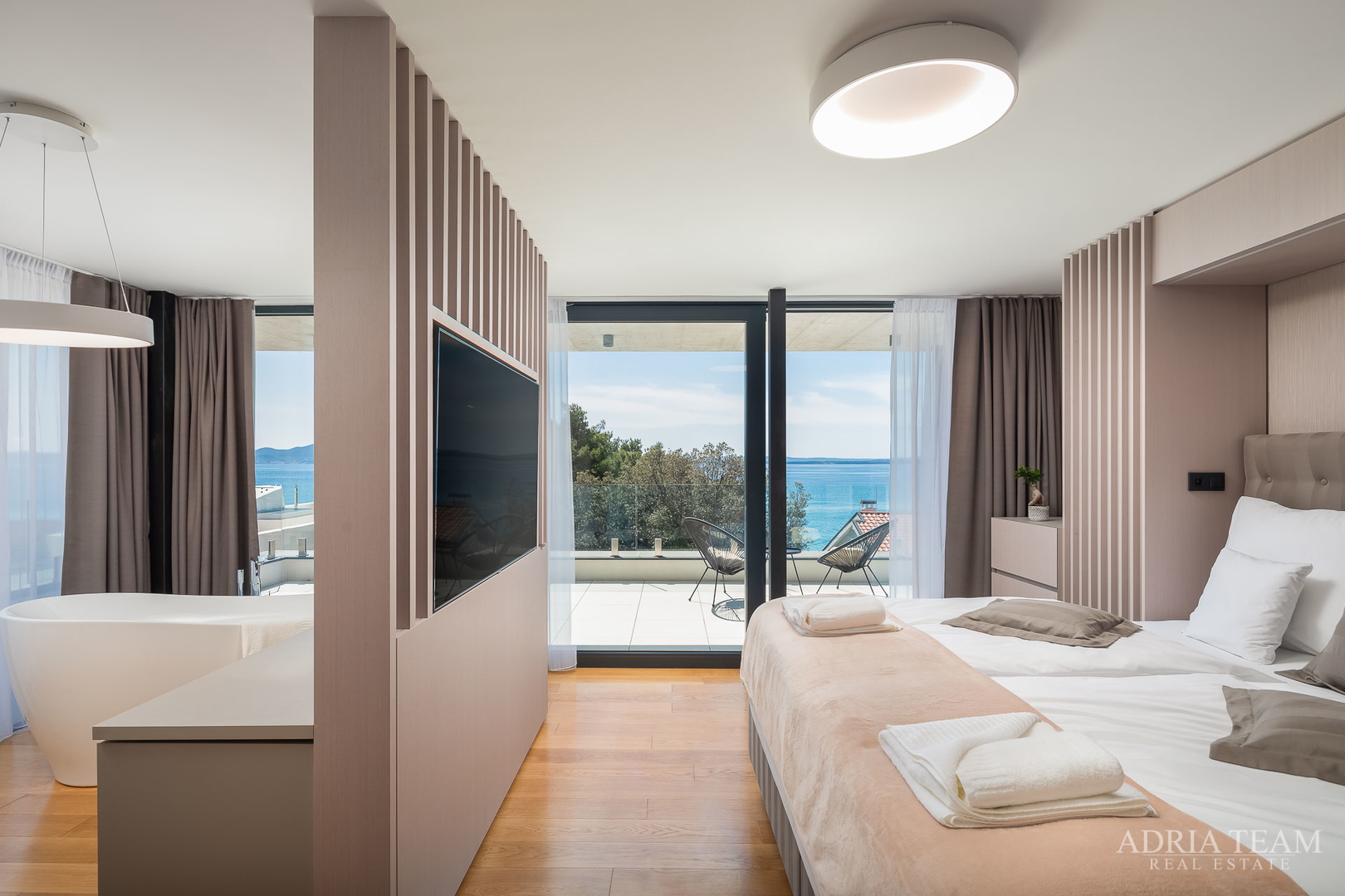 Luxusvilla mit Pool, 50 m vom Meer entfernt, Petrčane - Zadar