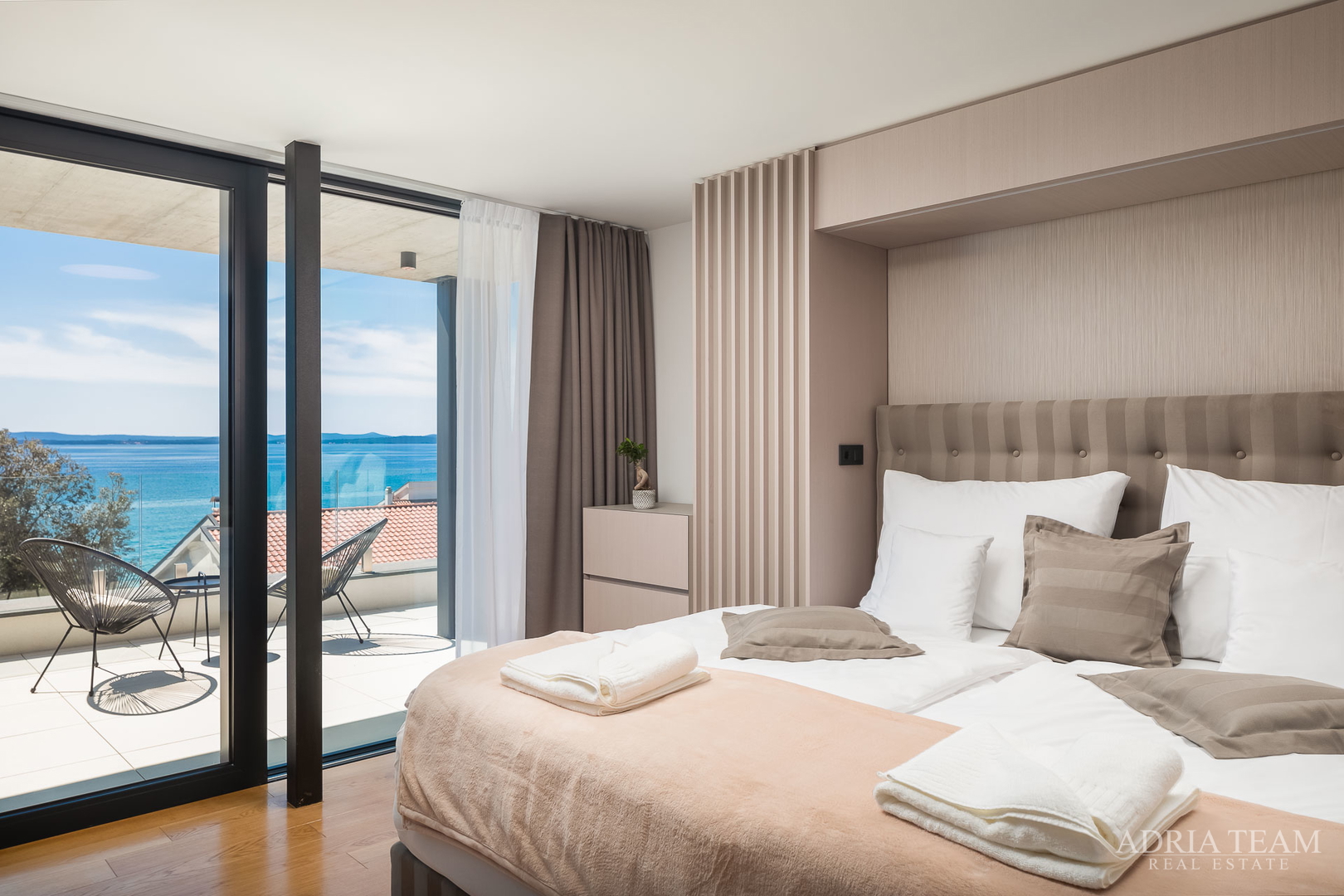 Luxusvilla mit Pool, 50 m vom Meer entfernt, Petrčane - Zadar