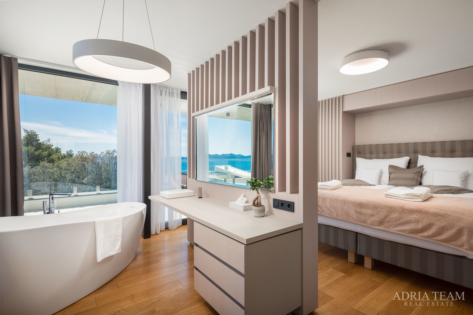 Luxusvilla mit Pool, 50 m vom Meer entfernt, Petrčane - Zadar