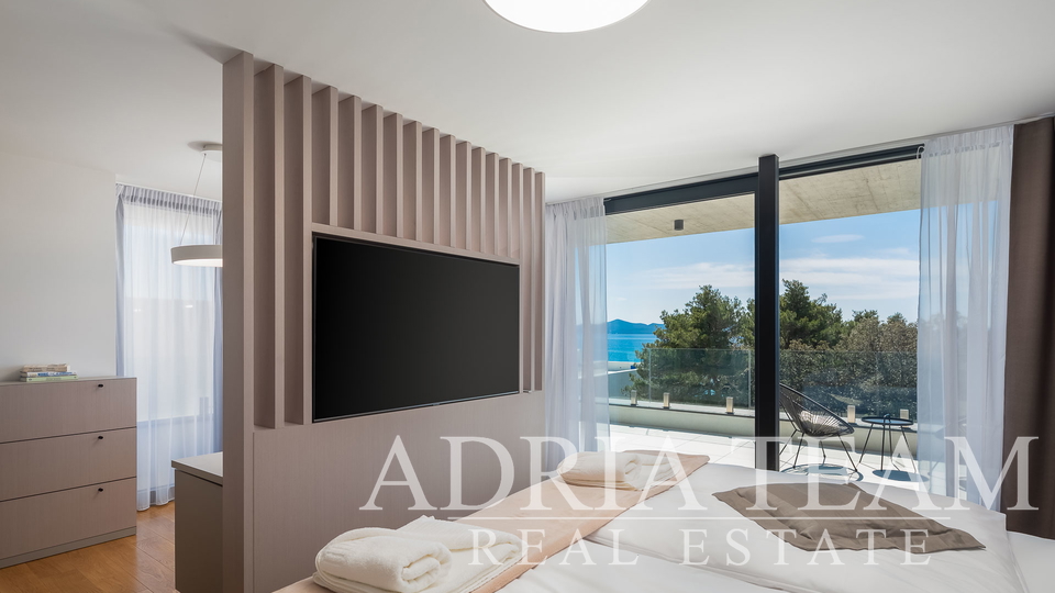 LUXURY VILLA WITH POOL, 50 M FROM THE SEA, PETRČANE - ZADAR