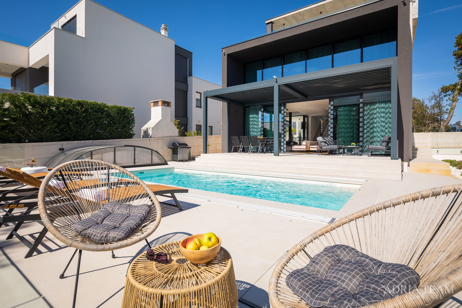 Luxusvilla mit Pool, 50 m vom Meer entfernt, Petrčane - Zadar