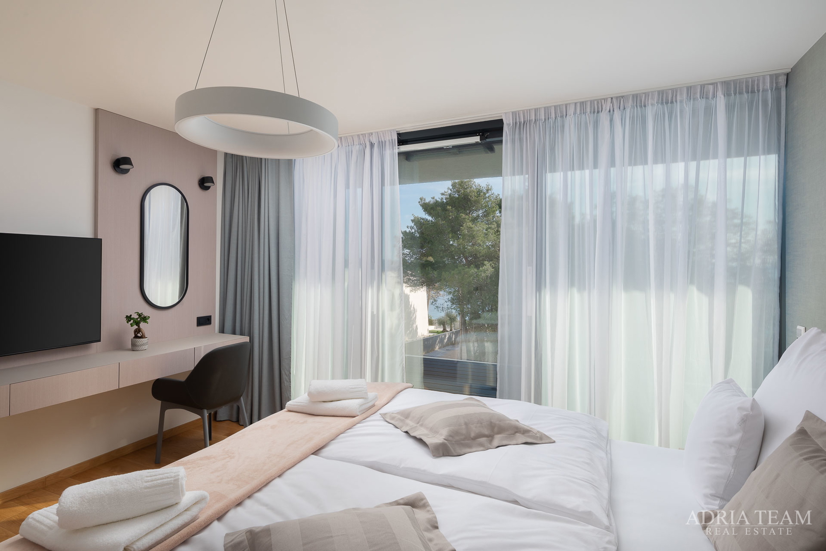 Luxusvilla mit Pool, 50 m vom Meer entfernt, Petrčane - Zadar