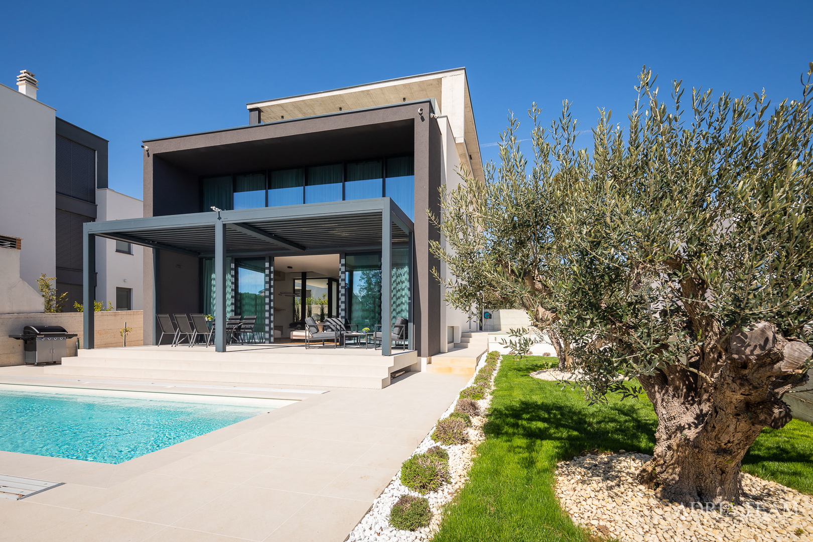 Luxusvilla mit Pool, 50 m vom Meer entfernt, Petrčane - Zadar