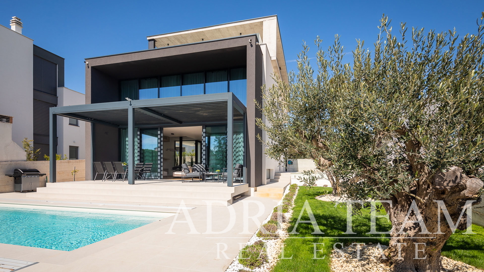 LUXURY VILLA WITH POOL, 50 M FROM THE SEA, PETRČANE - ZADAR