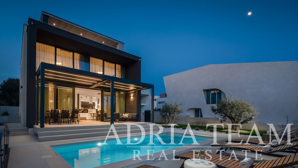 LUXURY VILLA WITH POOL, 50 M FROM THE SEA, PETRČANE - ZADAR