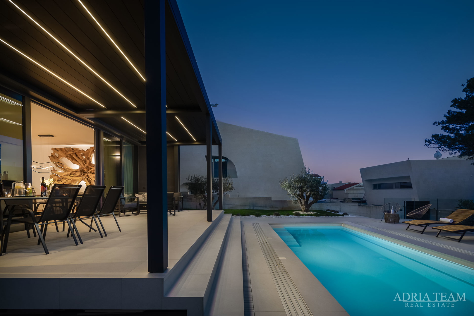 Luxusvilla mit Pool, 50 m vom Meer entfernt, Petrčane - Zadar